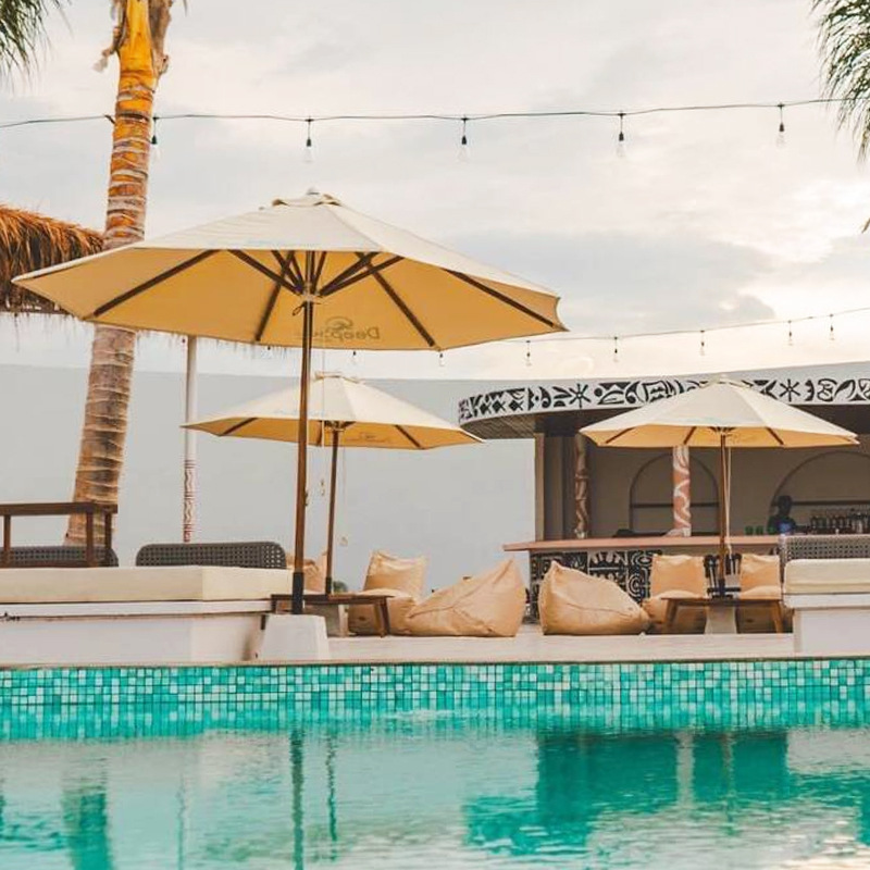 Paraguas al aire libre de alta gama Paraguas de pilar redondo de madera maciza B & B Piscina exterior Impermeable y protector solar Paraguas de jardín blanco