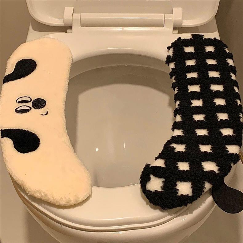 Toilet seat cushion, suitable for all seasons, winter toilet seat adhesive, autumn and winter thickened plush cushion undefined