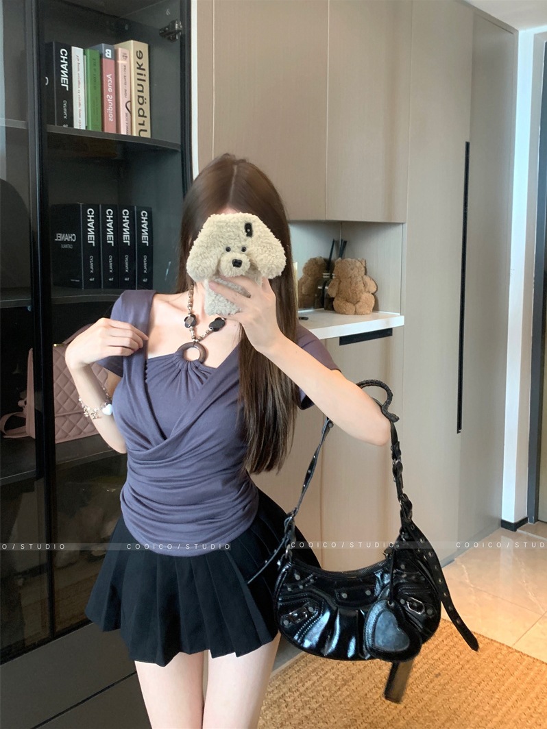 그레이 페이크 투피스 비즈 홀터넥 오른쪽 어깨 반팔 티셔츠 여성 여름 디자인 틈새 짧은 핫 소녀 탑