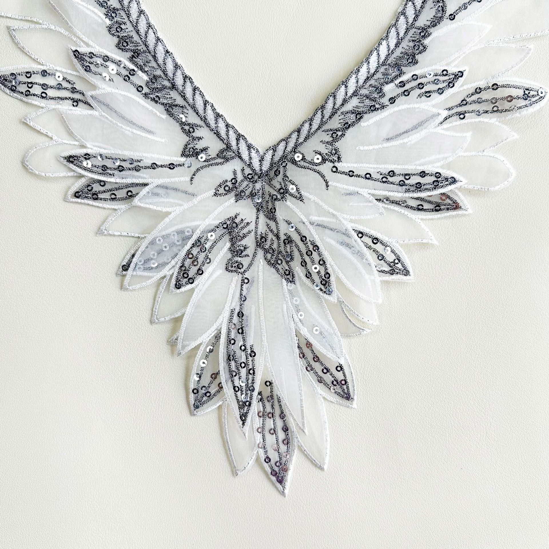 Blanco plateado con cuello en V, lentejuelas, bordado de hojas, pegatinas de tela, vestido, suéter, decoración del escote, accesorios de bricolaje hechos a mano