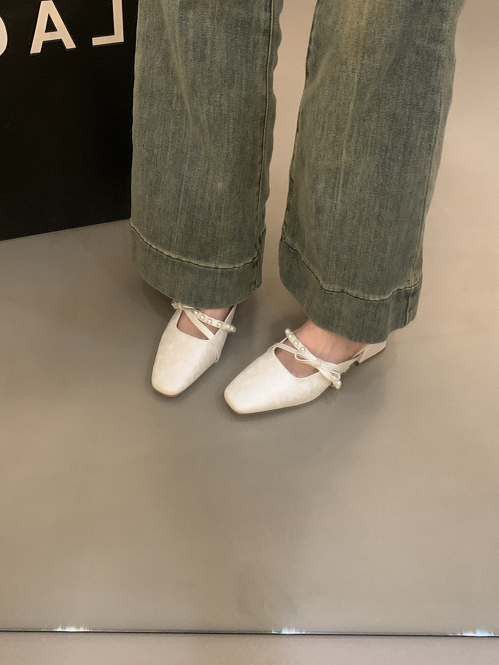 2025 New Summer Women's Closed-Toe Sandals Fashionable Versatile Daily Commute High-End Half Slippers Square Toe_vogvips.com