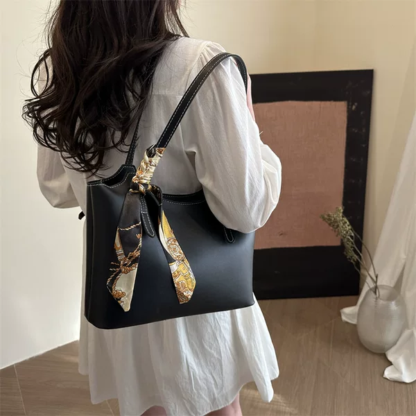 Hot-Selling Women's Bags, Korean Niche Retro Tote Bags, Large-Capacity Shoulder Crossbody Handbags, New Versatile Models for Women