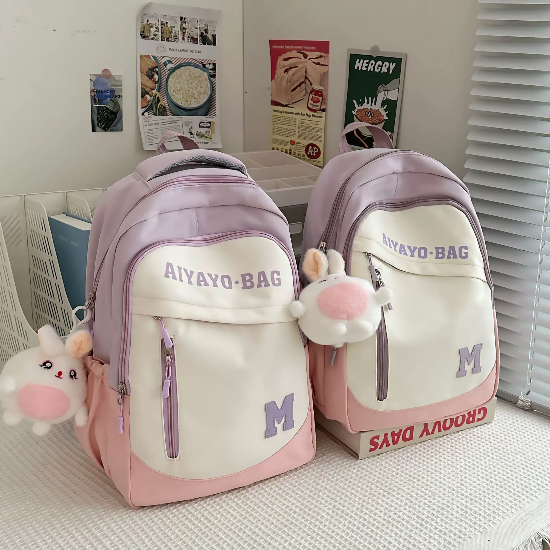 Capacious backpack, waterproof wear-resistant small school bag, simple and elegant design