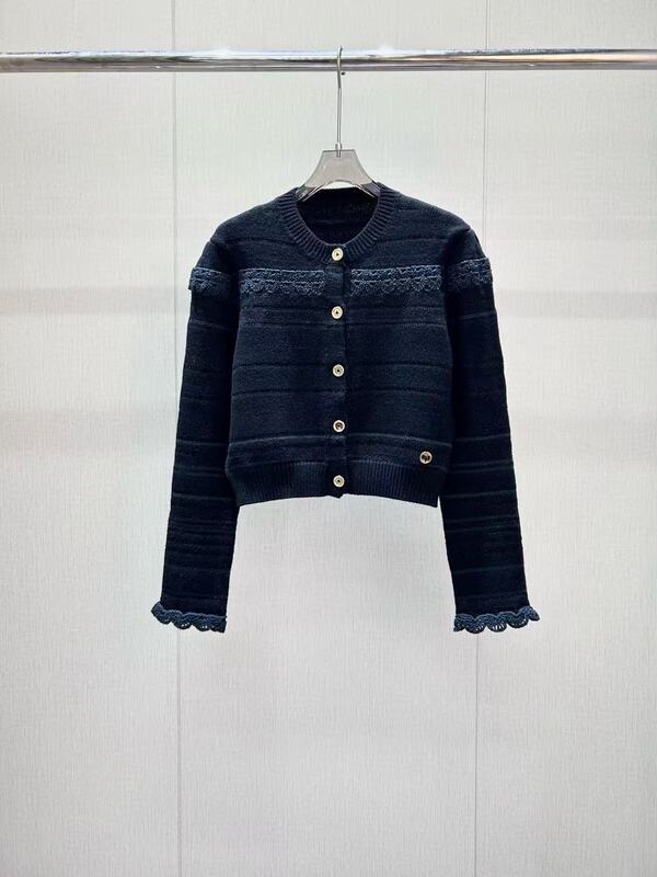 Nanyou 26 early autumn round-neck striped knit cardigan, women's short style, with delicate lace trim on the cuffs, a slim-fit sweater jacket Nanyou 26 early autumn round-neck striped knit cardigan, women's short style, with delicate lace trim on the cuffs, a slim-fit sweater jacket