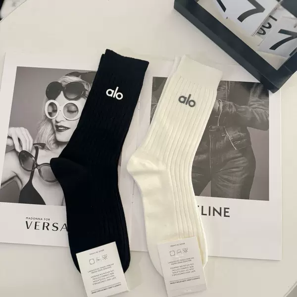 Spring and Autumn Women's High Tube Socks with Three-Dimensional Letters Trendy Socks Ins Simple Versatile Outerwear Pure Cotton Sports Slouch Socks
