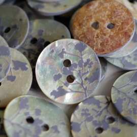 18mm一颗价格英国Textile Garden银底灰紫色枝叶贝壳纽扣