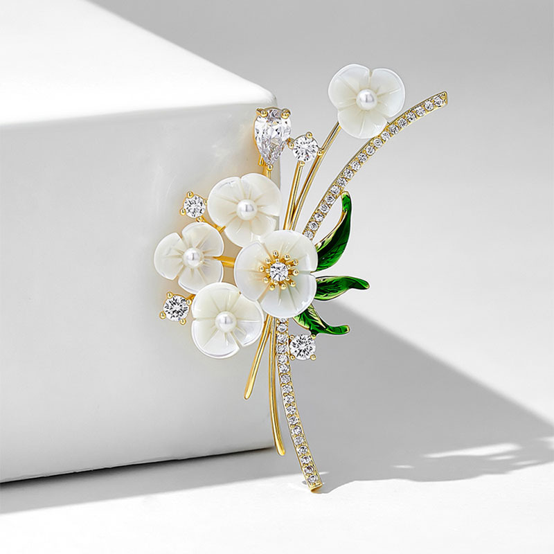 新しい精巧な花のブローチの高級な女性の気質の真珠の胸の花の軽い豪華な大衆の高級な設計感のピンは飾ります。|undefined