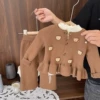 Вязаный комплект с несколькими мишками