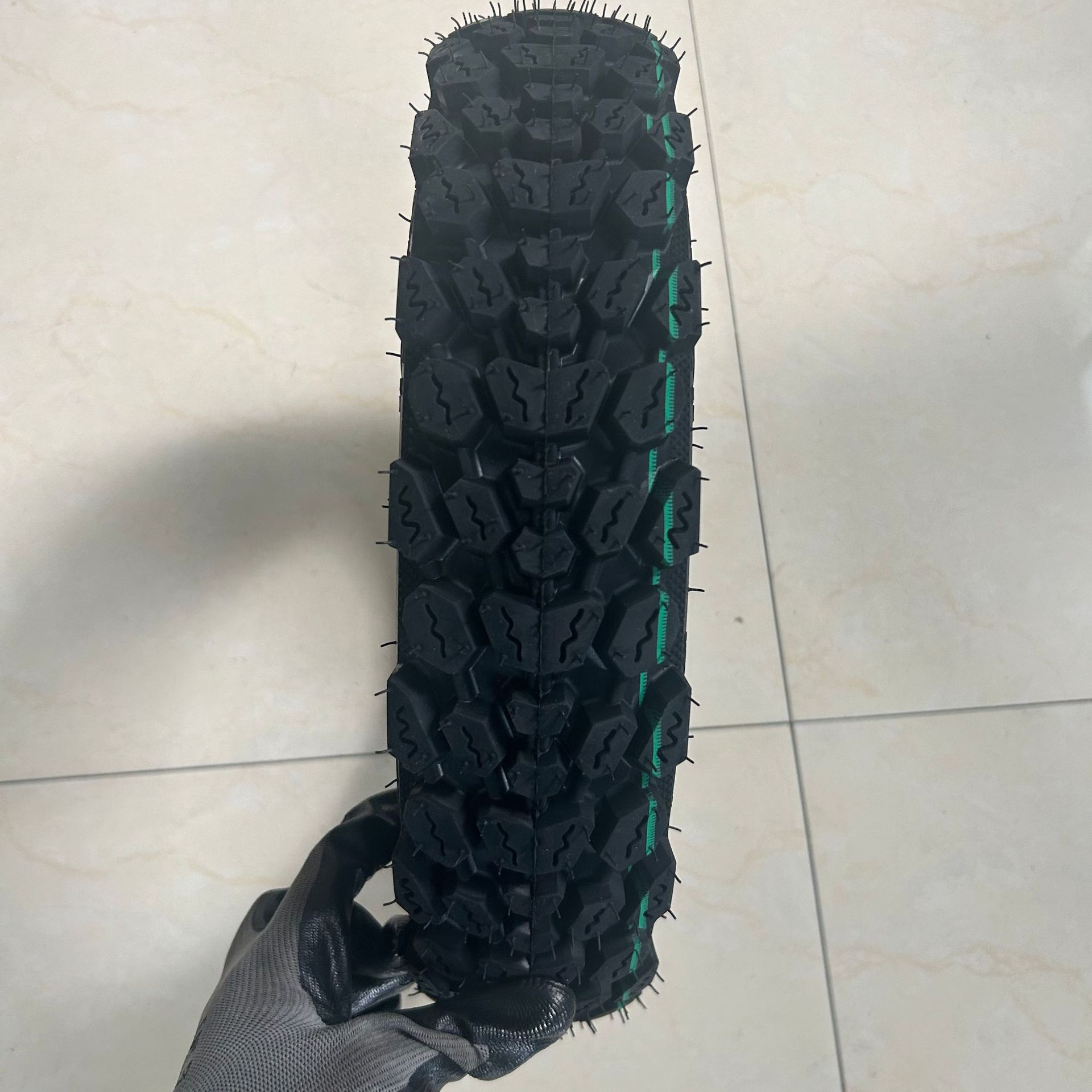 Motorcycle tire anti-skid and wear-resistant, factory sales of vintage outer tires 3.00-10