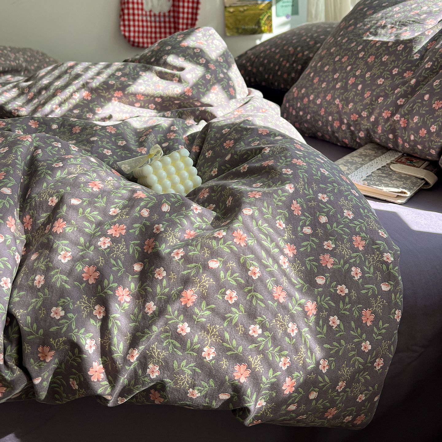 Una clase de cama ultra suave cuatro piezas de grado madre-infantil puede dormir desnudo sábanas cubierta de cama dormitorio de estudiantes tres piezas