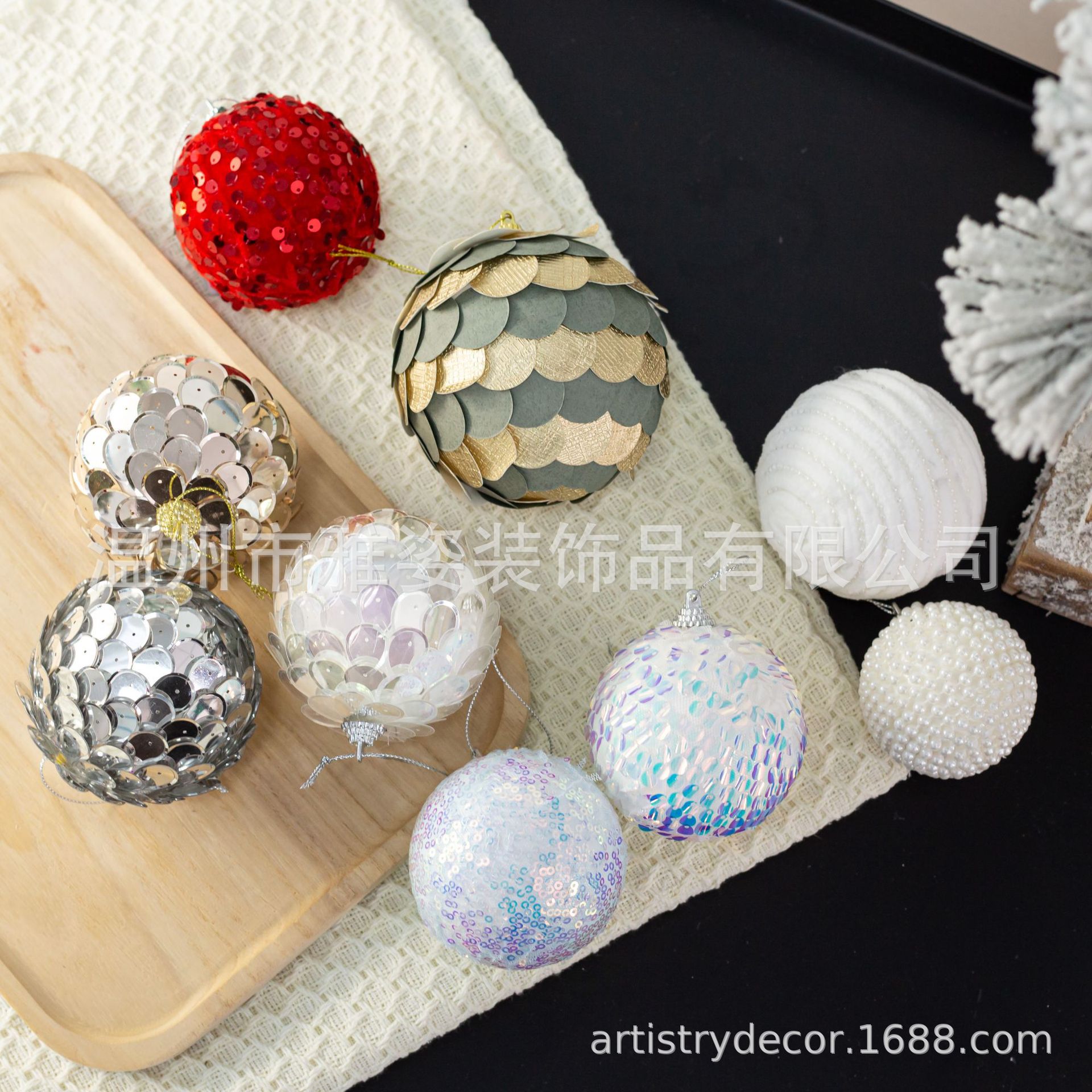 Decoraciones navideñas transfronterizas de 8cm redondas escamas de pescado navideñas vestidos de oro decoración láser bola colgante