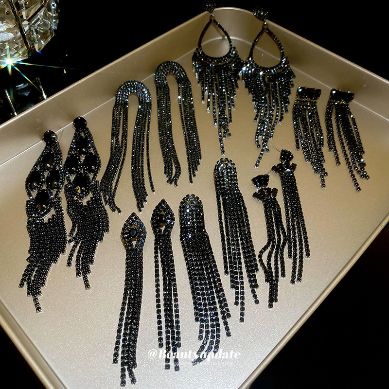 Pendientes de borla de gota de agua de diamante de viento oscuro largo de aguja de plata Pendientes de moda de lujo ligero Pendientes exagerados de temperamento de alta calidad