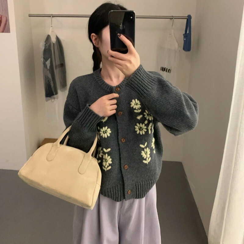 LEKA Korean-style heavy embroidery daisy knit cardigan for women, 2026 autumn and winter new thickened sweater jacket LEKA Korean-style heavy embroidery daisy knit cardigan for women, 2026 autumn and winter new thickened sweater jacket