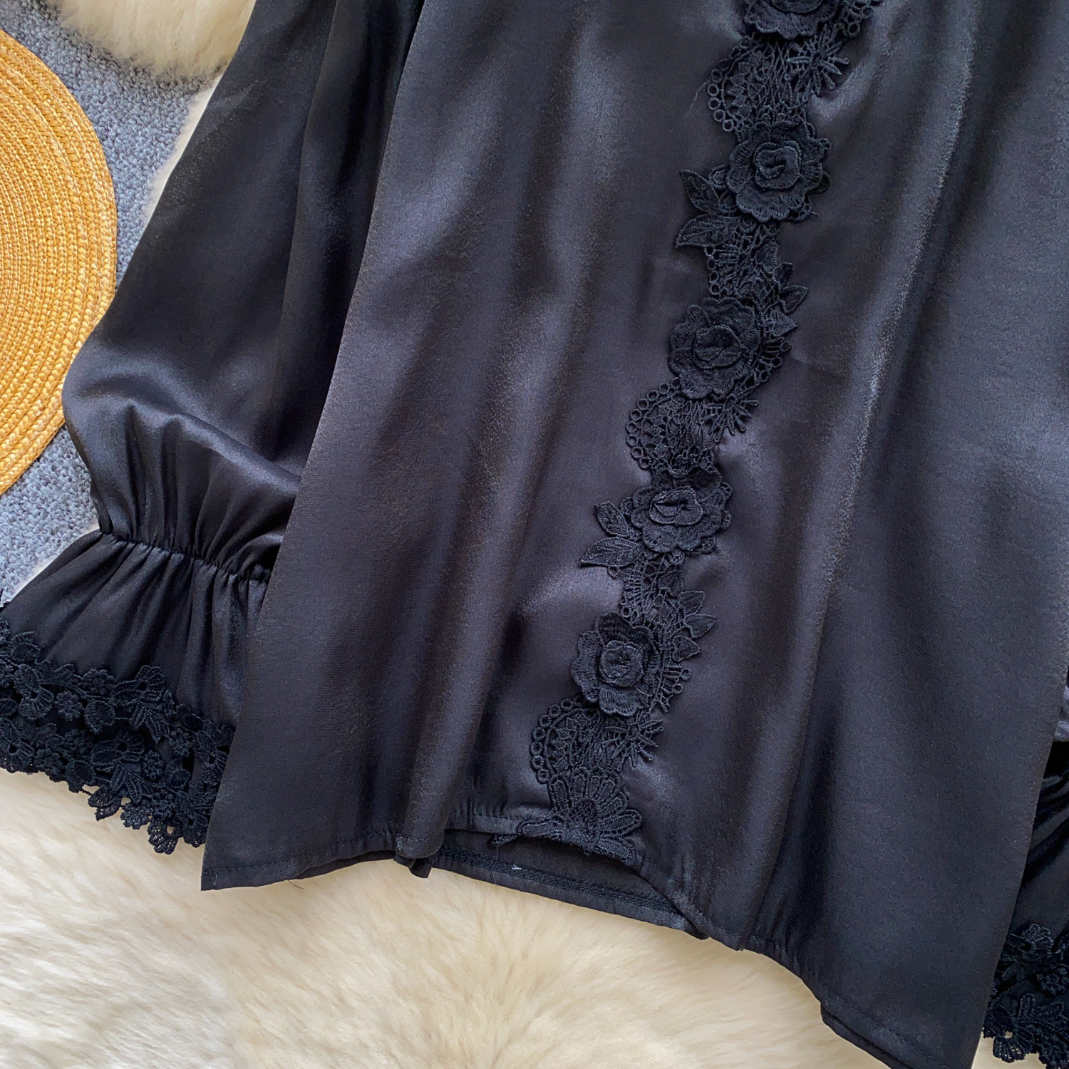 Camicetta donna stile francese in pizzo con perle e dettagli mesh_voghion.com