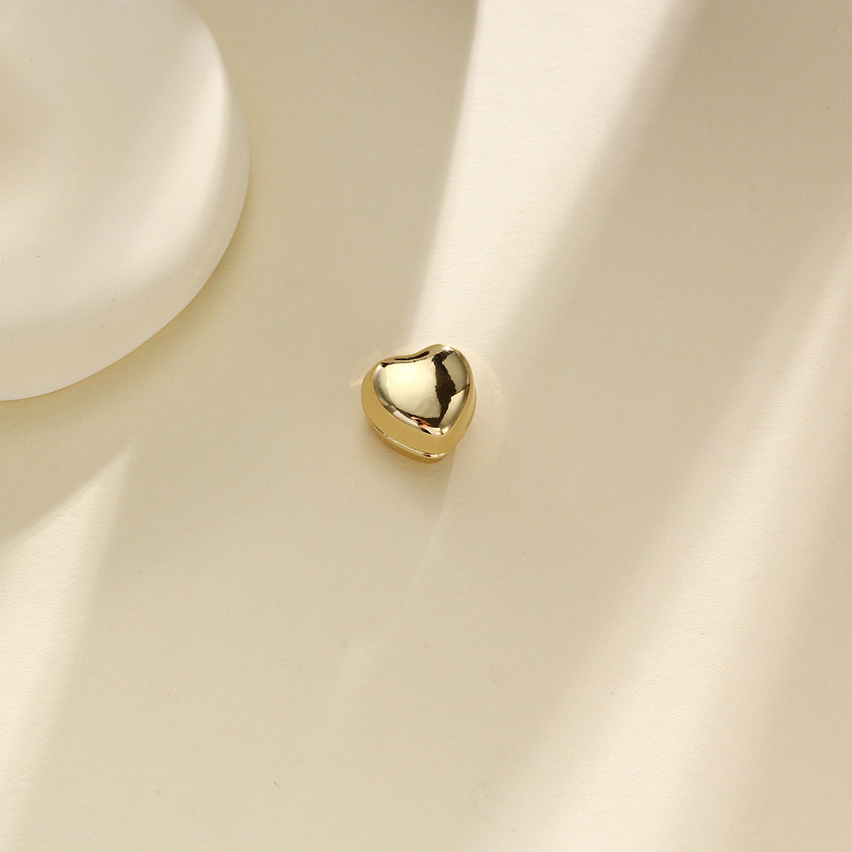 Hui cubre el pañuelo sin costuras magnético hebilla fija collar clip anti-exposición bufanda de seda accesorios en forma de corazón hebilla fuerte transfronteriza