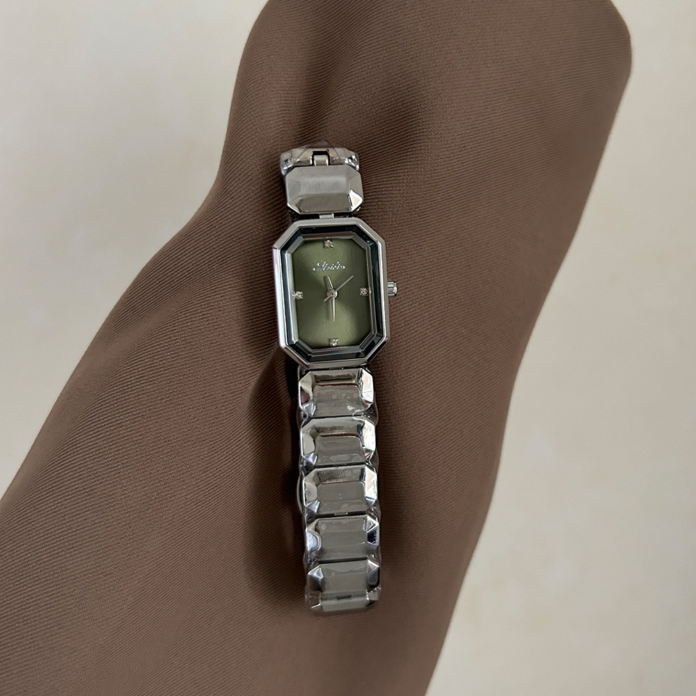 Nuovo orologio alla moda di alta qualità con cinturino in acciaio argentato e quadrante in madreperla a forma di cubo di zucchero_voghion.com