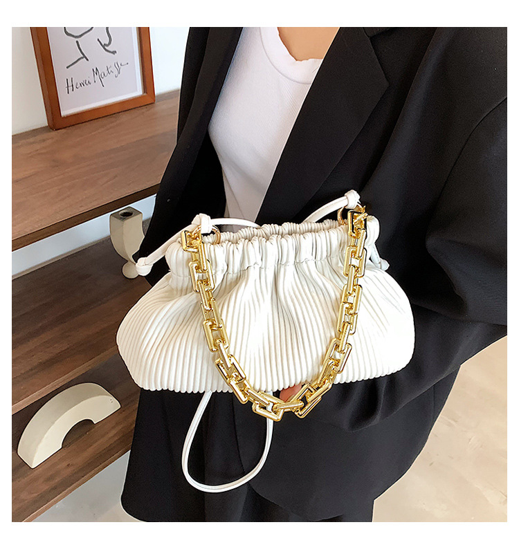 Unique Small Bag Women's Summer Versatile Messenger Bag 2021 New Trendy Fashion Shoulder Underarm Bag Pleated Bucket Bag display picture 7