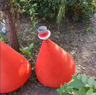 厂家定制700*900赣江段航道锥形浮筒-漂浮式灯浮标 滚塑通航浮标