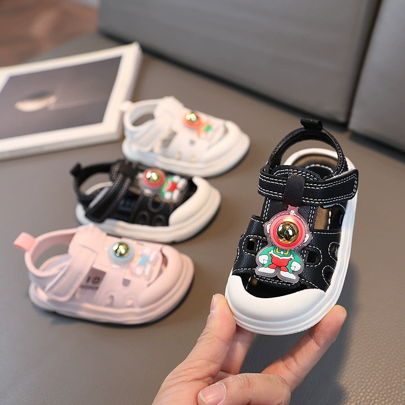 Поколение детских сандалий на мягкой подошве, летняя новая мужская детская обувь, Нескользящая дышащая мультяшная обувь для девочек, пляж