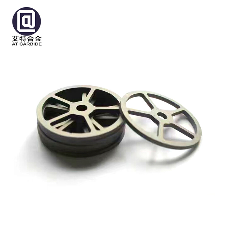 专业生产硬质合金打孔刀片 钨钢耐磨件 精磨硬质合金带孔刀头