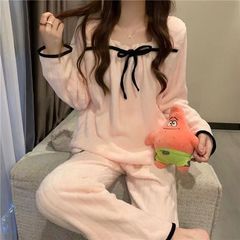 秋と冬の女性用コーラルベルベットパジャマ、厚くて甘い、年齢を軽減する長袖トップス、長ズボン、ホームウェア、直販