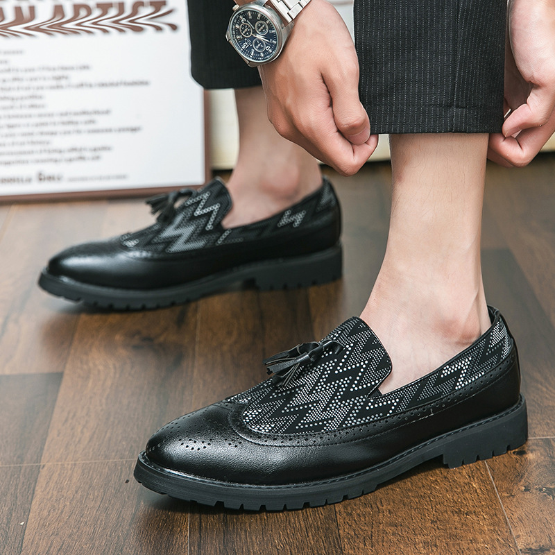 Cross-border hombre casual bajo bloque tallado punta pequeña zapatos de cuero de tamaño 46 británicos zapatos de pedal Lefour