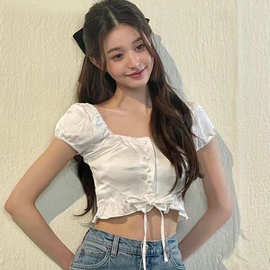 明星同款白色缎面少女感方领木耳边单排扣短款系带短袖上衣女夏