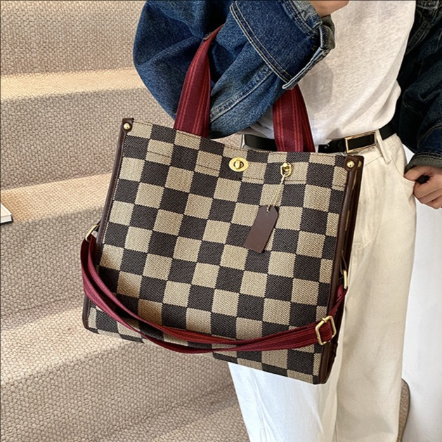 Bolsa de mano transfronteriza estricta versátil bolso de cubo de agua mujer otoño / invierno 2025 nuevo estilo de alta sensación bolso de hombro bolso de moda