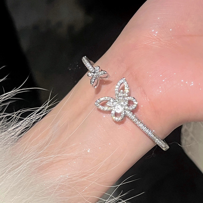 Pulsera de sentido Alto Diseño de cercanías simple pulsera de sentido al por mayor Pulsera geométrica de circón electrochapada de oro real elegante