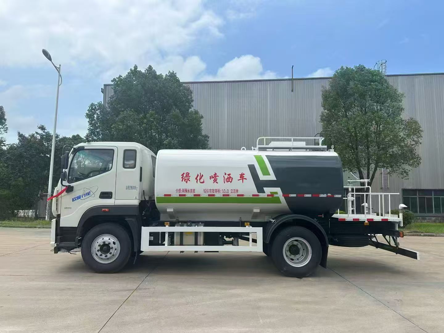 Directly from the Manufacturer: Blue Brand 3-Ton 20-Cubic-Meter Green Landscaping Sprinkler Truck, Large Road Maintenance Mist Cannon Dust Suppression Auman Sprinkler Truck
