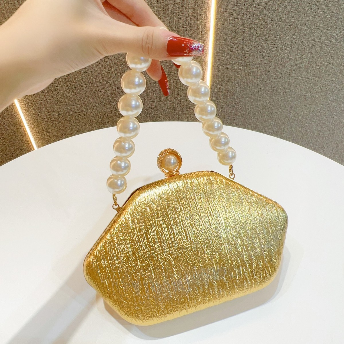 Pochette de soirée élégante avec perles pour banquet et gala_voghion.com