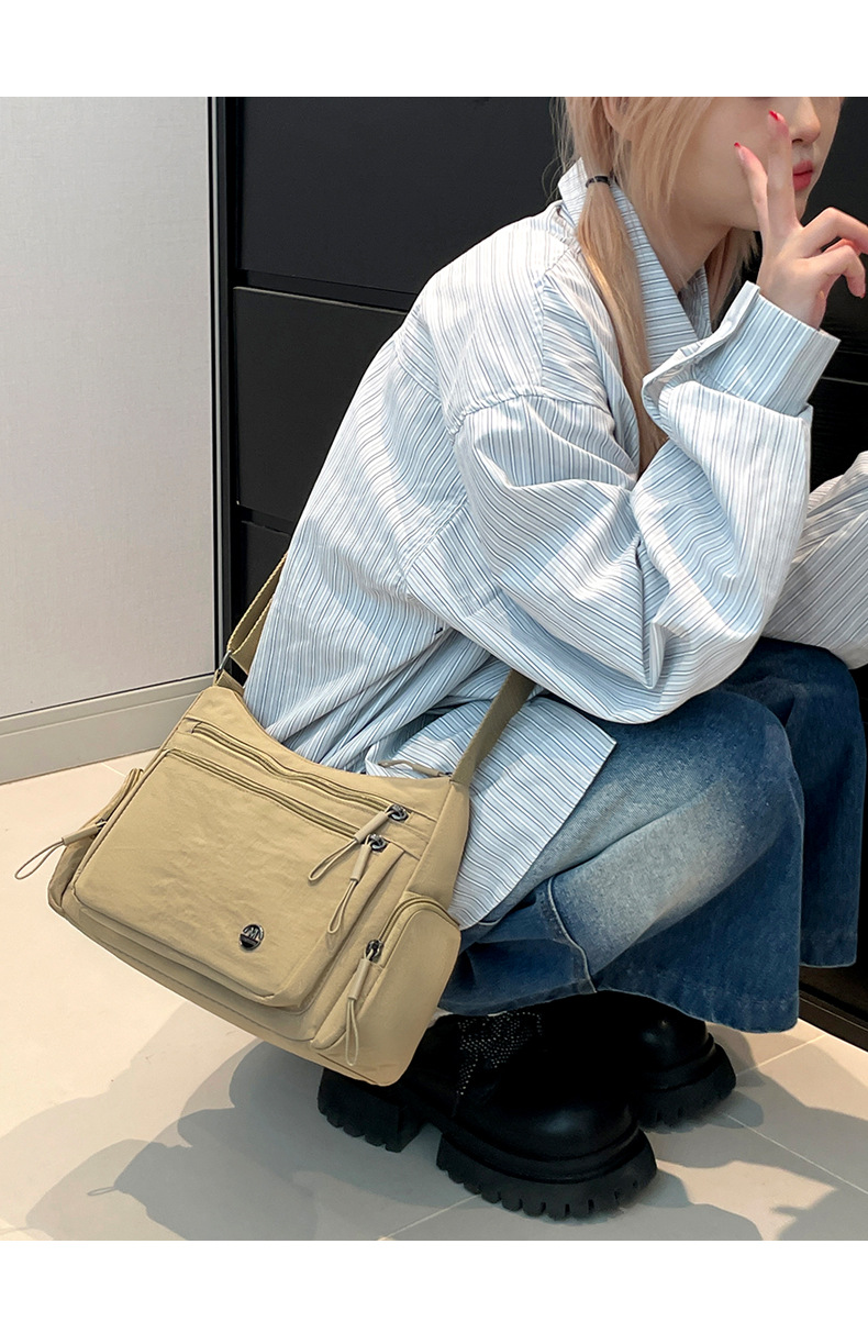 New travel bags: Fashionable crossbody bag for women, nylon large-capacity travel single-shoulder bag for women to work and commute undefined