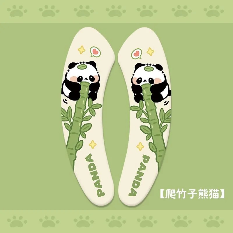 대나무를 오르는 팬더