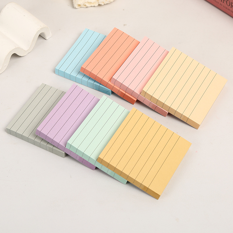 수평선이 있는 다채로운 스티커 메모