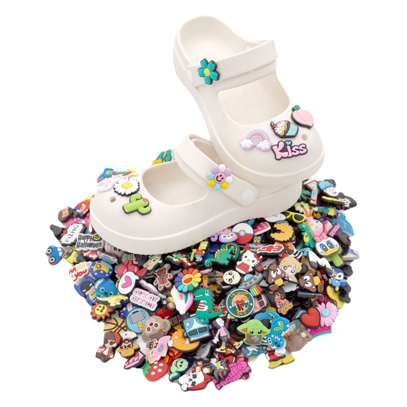 Zapatos de agujero transfronterizo zapatos de flores hebilla de zapatos de jardín accesorios de bricolaje lindo zapato de dibujos animados hebilla inferior hebilla decoración PVC estilo mixto