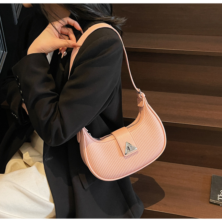 The 2025 new underarm bag for women is a simple and versatile single-shoulder crossbody bag. It is a popular and niche designer crescent-shaped women's bag undefined