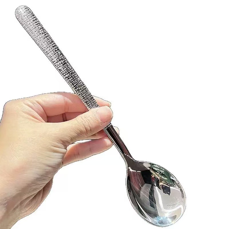 Cuchara de sopa martillada en acero inoxidable estilo coreano_voghion.com