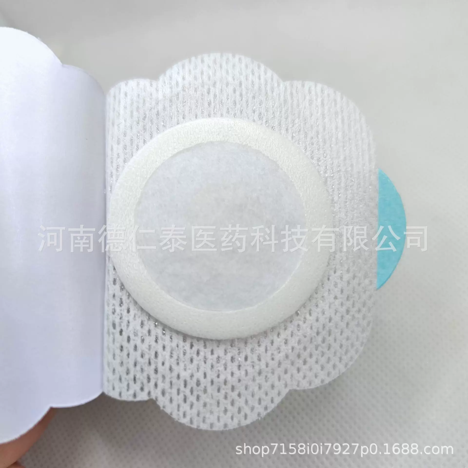 精油棉跨境小乳贴油胶一次性梅花形胸贴无纺布空白贴医用透气胶贴