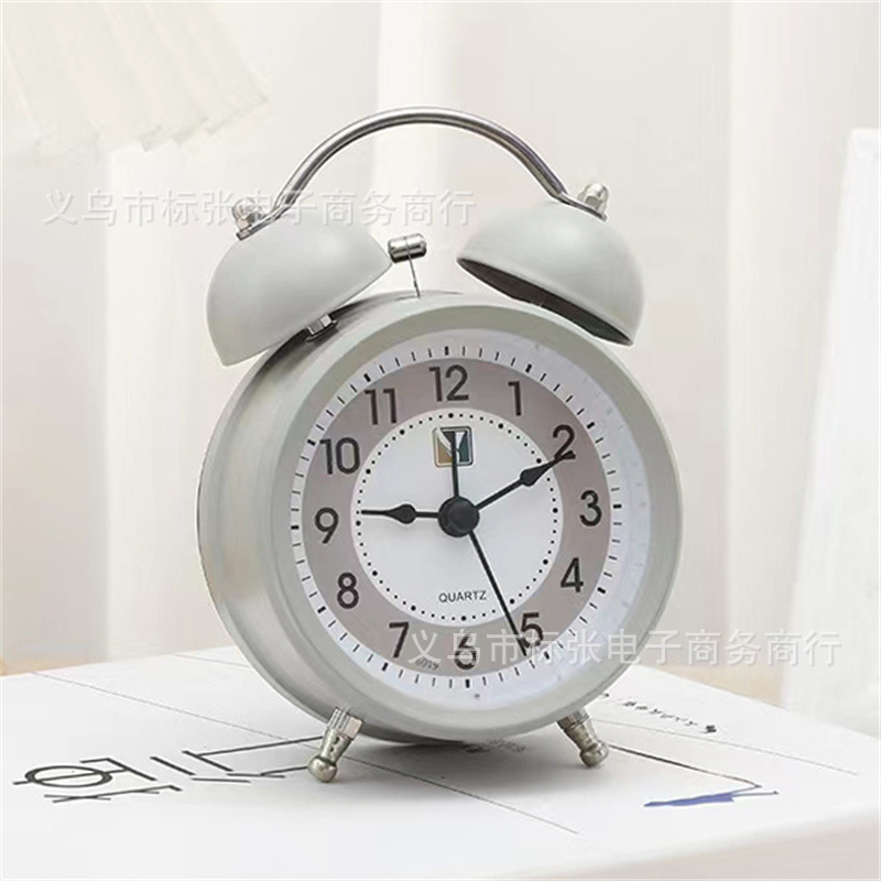 Moda creativa Reloj despertador de timbre de metal de 3 pulgadas Reloj despertador silencioso Dormitorio de niños Dormitorio de estudiantes Reloj luminoso al por mayor