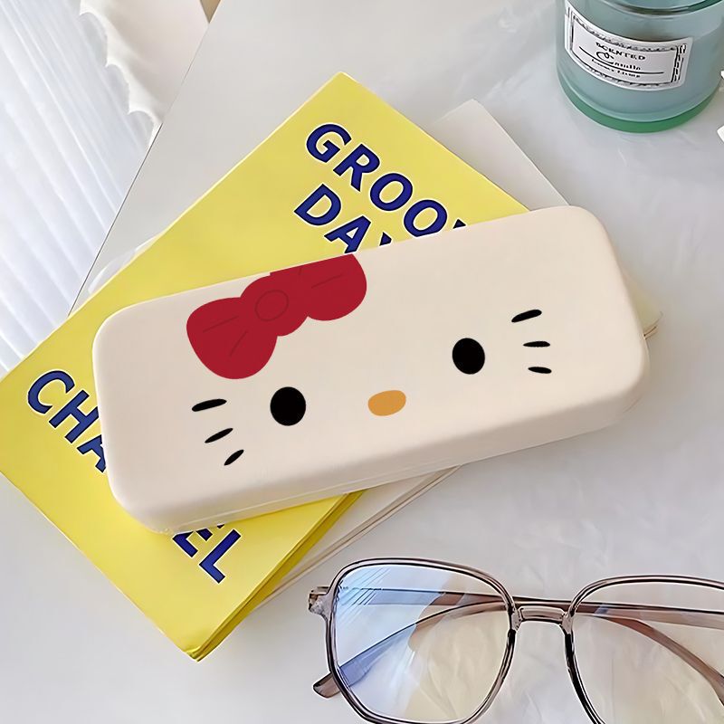 Cartoon Leather Glasses Case with a High-End Feel, Spongebob Squarepants High-Quality Eyeglass Case, Cute Glasses Case, Pressure-Resistant and Anti-Drop