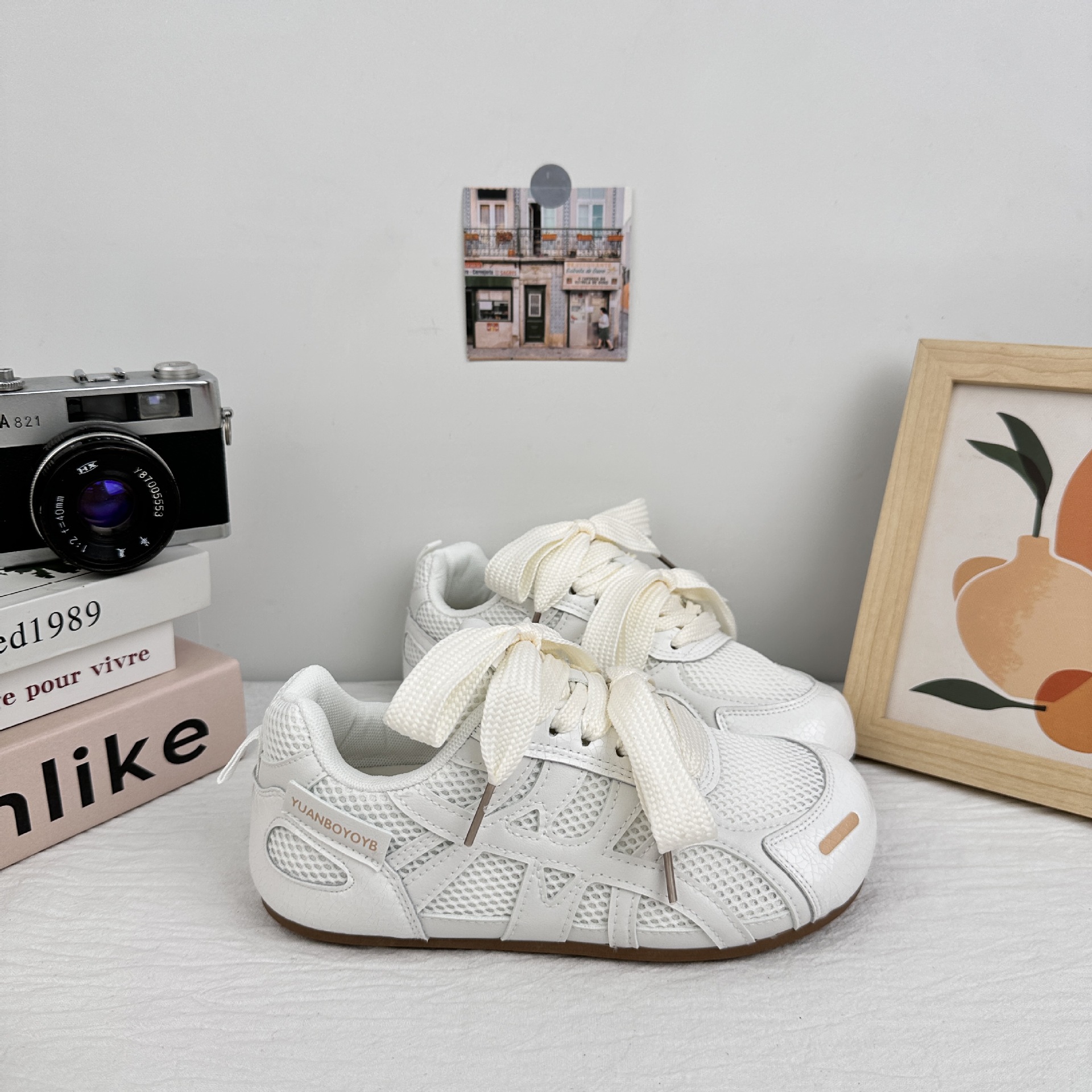 Yuanbo a través de la red fea y linda Forrest Gump zapatillas mujer 2025 verano nuevo nicho versión coreana del entrenamiento alemán deportes pequeños zapatos blancos en nombre del cabello