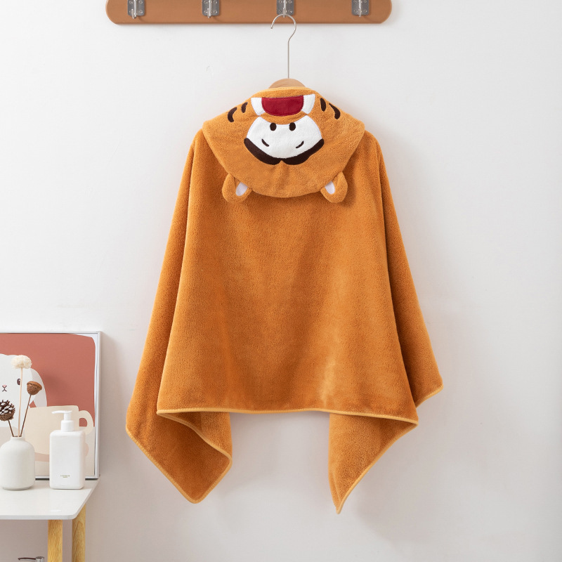 サンゴの赤ちゃんのバスタオルのマントのお風呂は大きなタオルを厚くします。|undefined