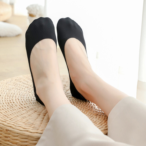 Invisible women's ice silk seamless summer thin socks, solid color anti-slip silicone shallow mouth breathable boat socks for wholesale