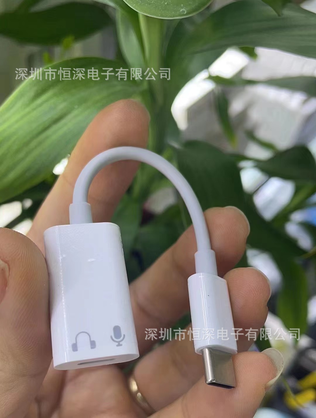 Type-cは、アップルのヘッドホンアダプタiPhone 15変換器を適用します