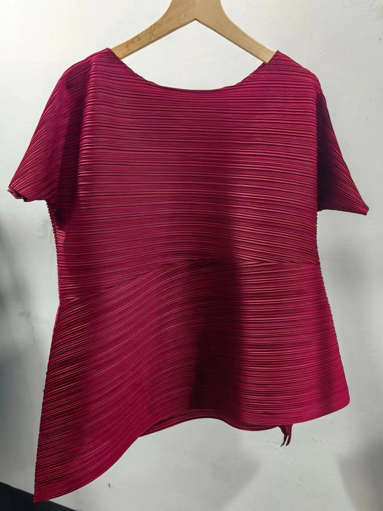 三宅スタイル 2025 夏 Tシャツ プリーツ トップス レディース 二つ折り 半袖 着痩せ 変則デザイン 快適 カジュアル