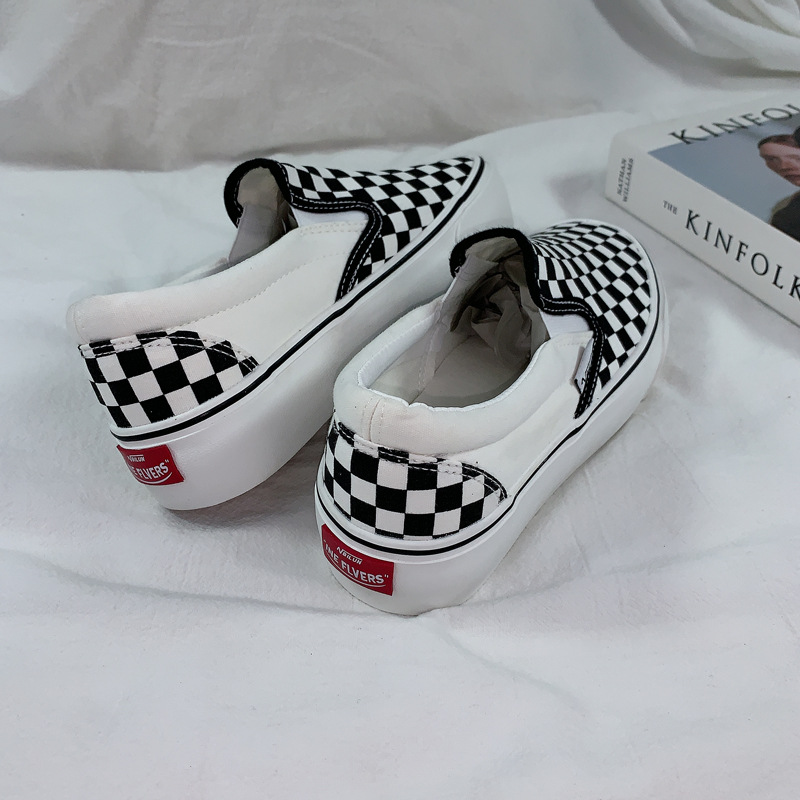 Lente nieuwe dikke zolen Koreaanse dames S dambord canvas schoenen slip op Lazy Ryan gevulkaniseerd skateboard_voghion.com