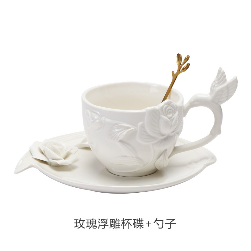 Flor en relieve taza y platillo francés retro taza de café Taza de cerámica y platillo traje de cerámica plato de comida occidental de lujo