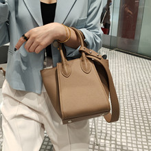 ^ţƤŮ{ӰбٴƤӰŮб