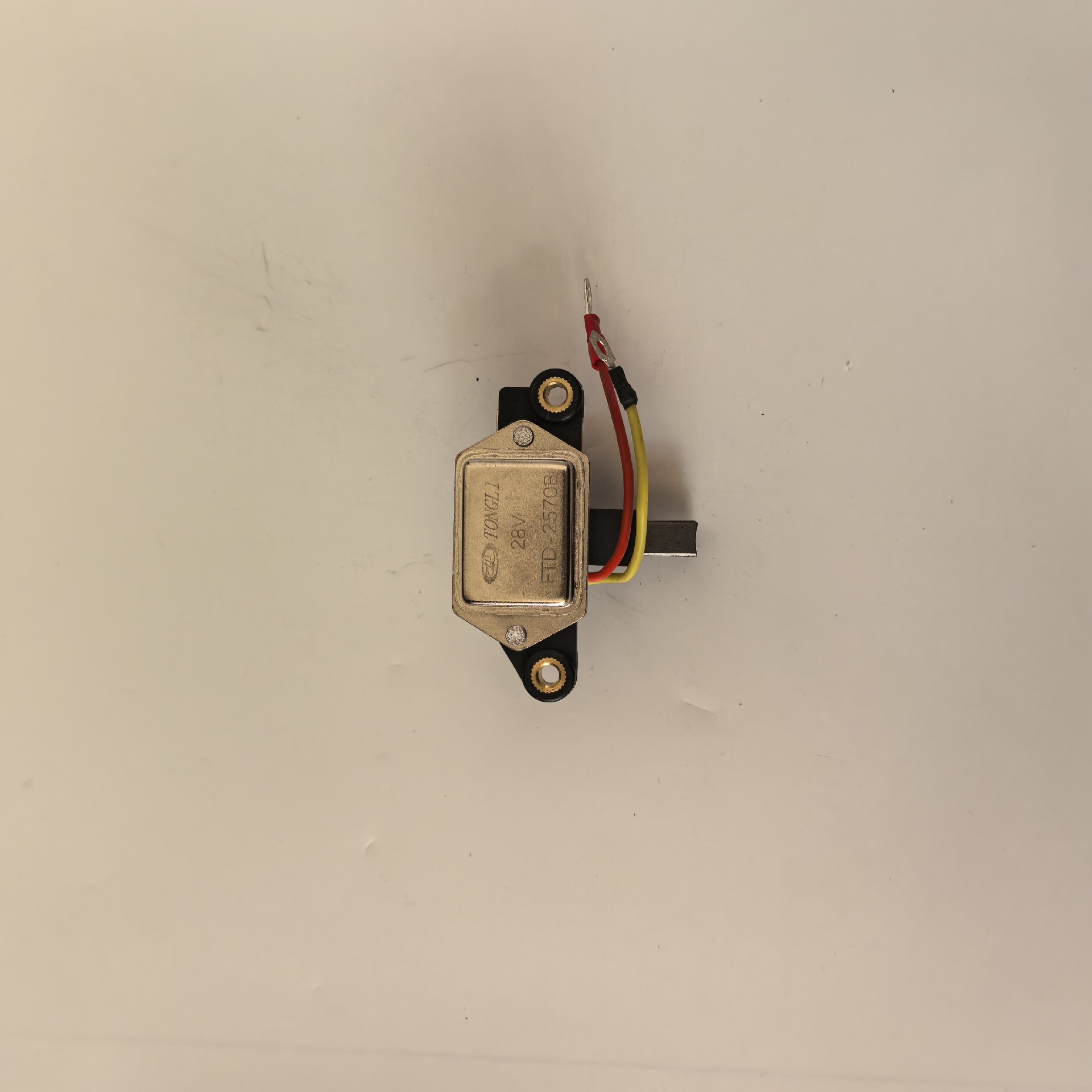 Spot Weichupelite Regulator 28V Is Suitable for Generator Car Voltage Manufacturers with High Efficiency