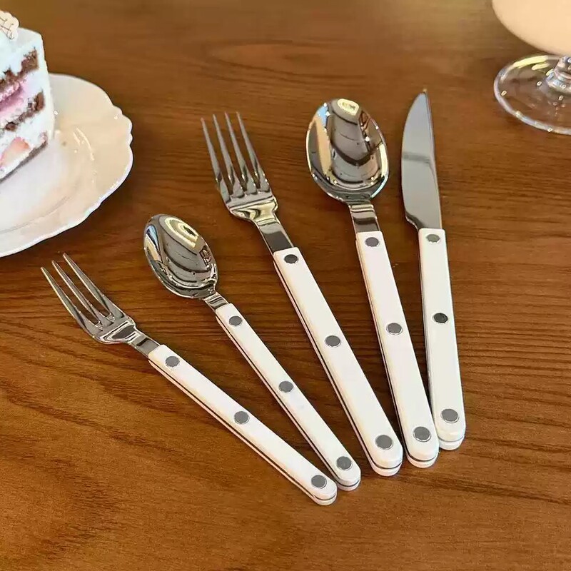 Stainless steel Western cutlery set with ivory white handles, ins-style dessert utensils, five-piece set for foreign trade and cross-border sales